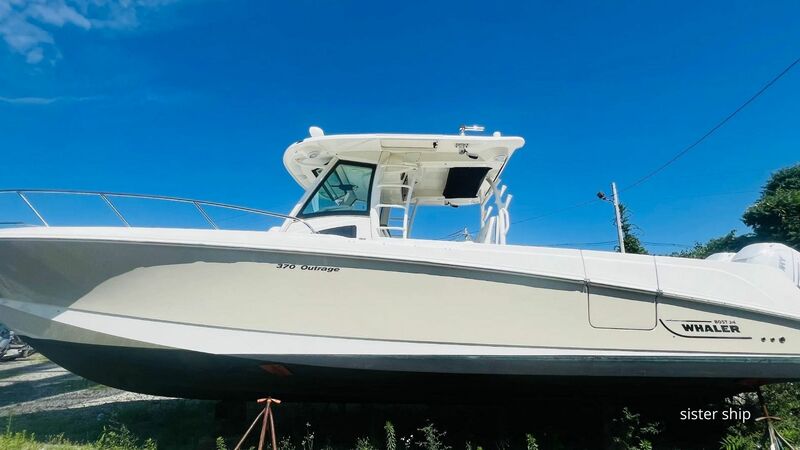 BOSTON WHALER 370 OUTRAGE
